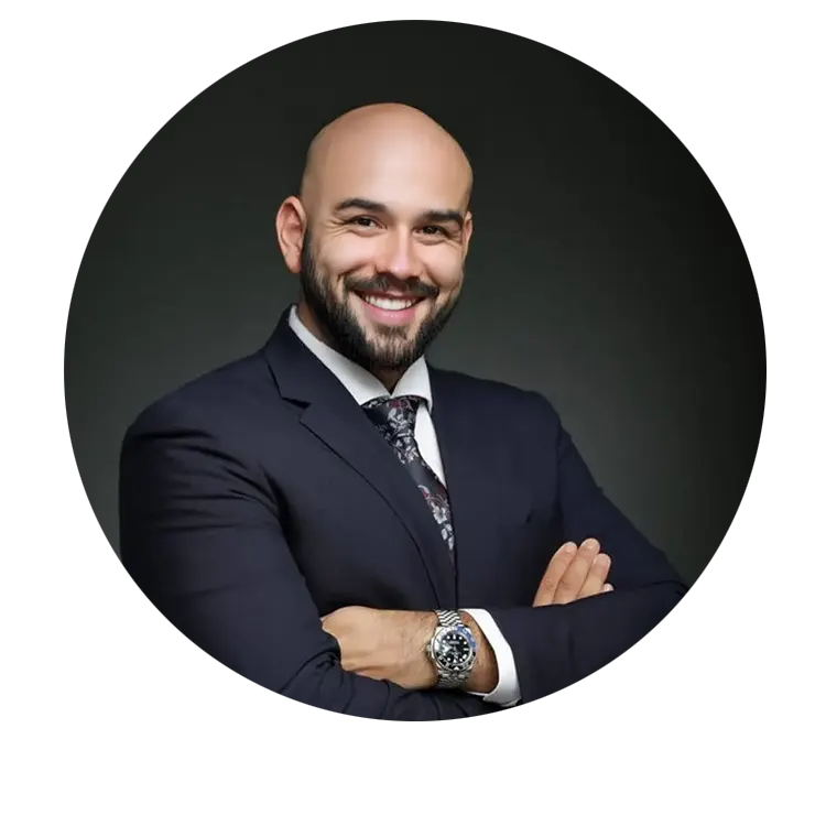 Photo miniature du président et fondateur de l'agence immobilière homme chauve avec barbe soigné